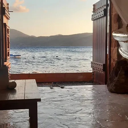 Gorgeous In Front Of The Sea At Milos Holiday home *